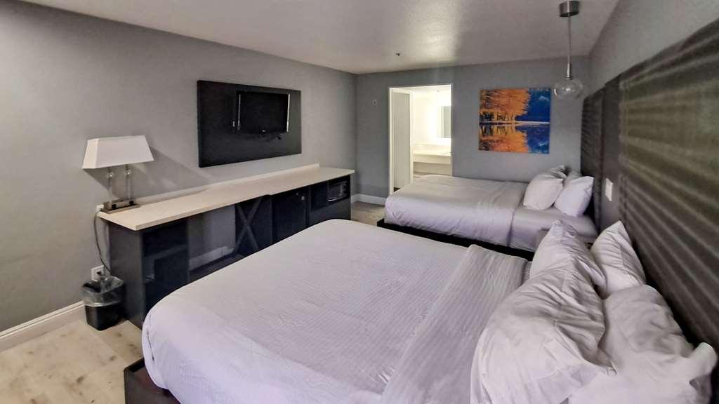 Clarion Pointe El Cajon San Diego East Room photo