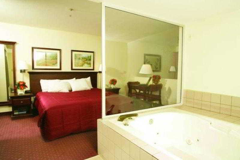 Clarion Pointe El Cajon San Diego East Room photo