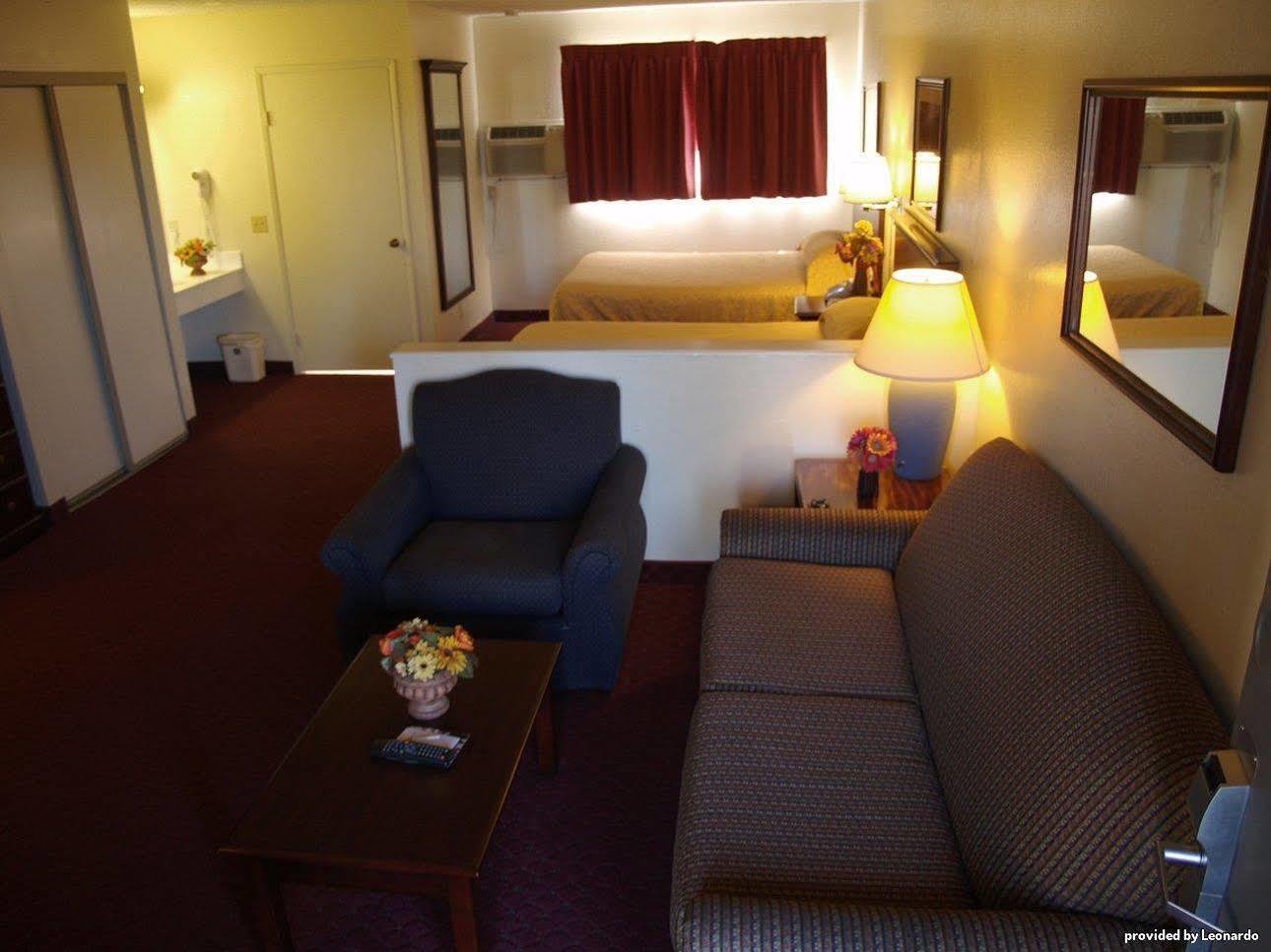 Clarion Pointe El Cajon San Diego East Room photo